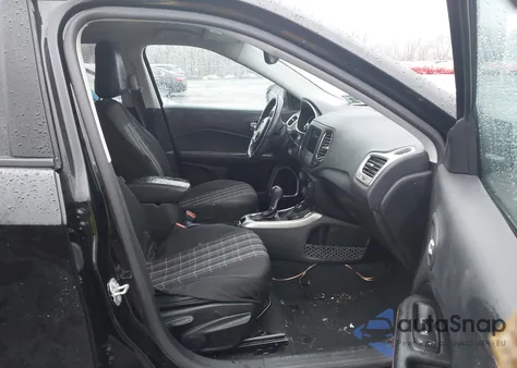 2018 Jeep Compass Latitude 4X4 из США, поврежденный, VIN 3C4NJDBB5JT103718